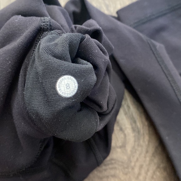 Lululemon Wunder Under high rise leggings. Excellent condition with no piling. - Picture 5 of 5